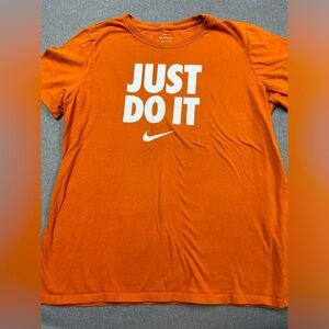 Nike Just Do It Swoosh Short Sleeve Graphic Tee Burnt Orange Boy’s Youth Large